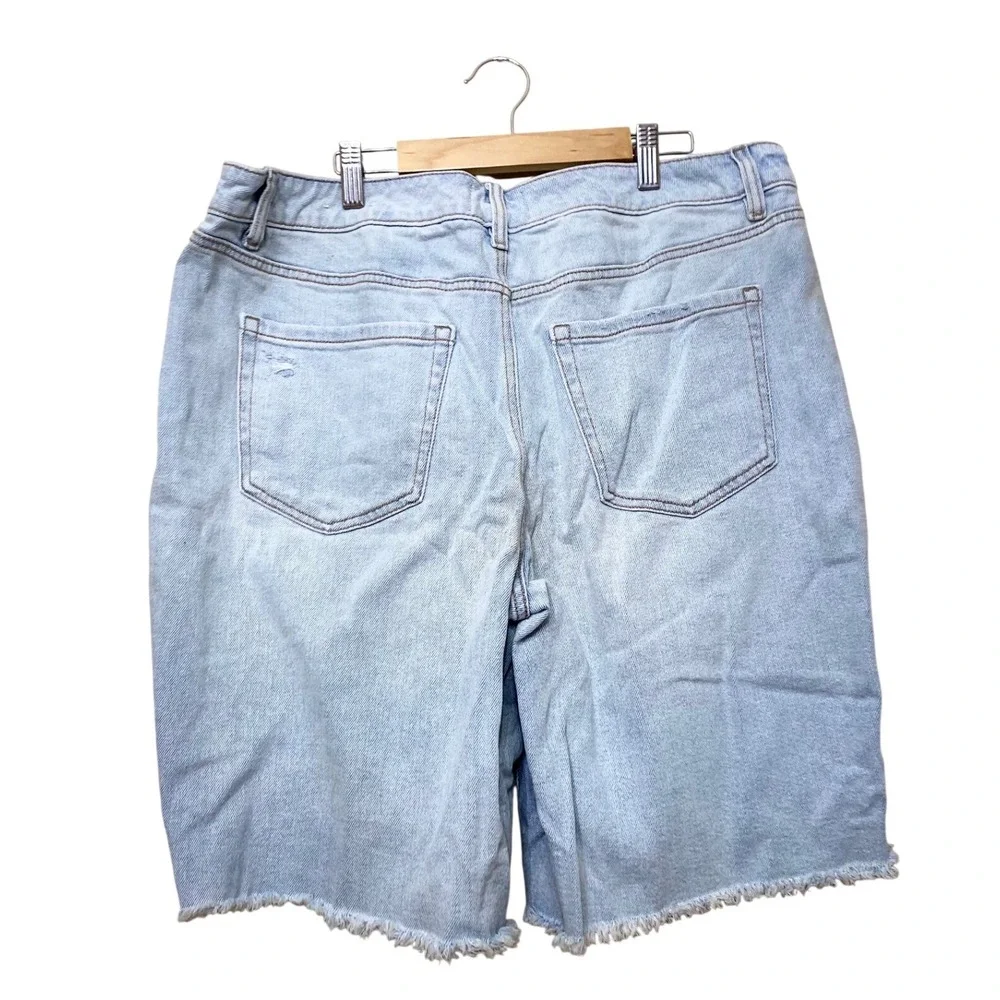 Lane Bryant Womens 14 Distressed Bermuda Denim‎ Shorts Light Wash Frayed Hem